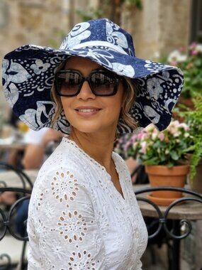 Vintage Paul B. Stone Hawaiian blue & white wide brim floppy sunhat